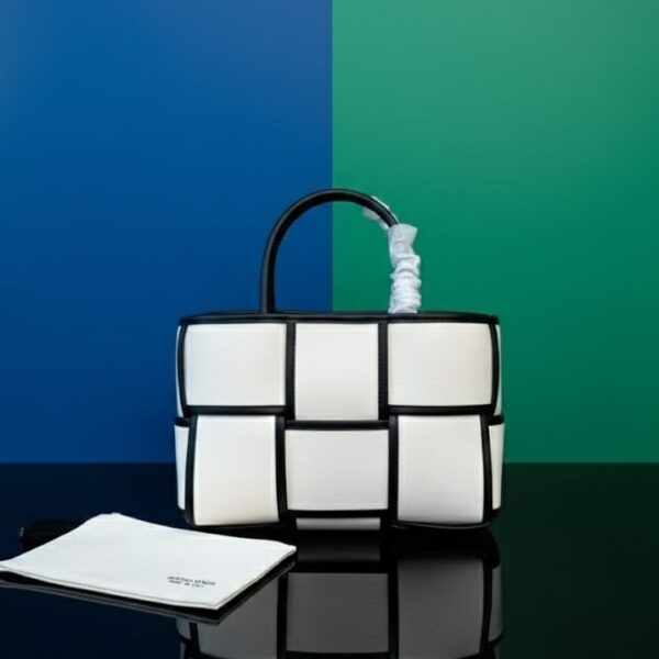 FENDI Bottega Veneta Chain Leather Tote Bag