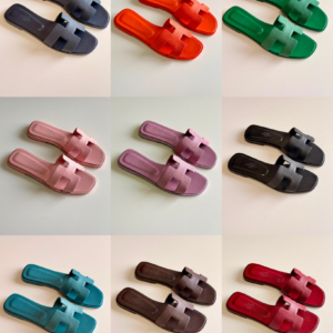 Vibrant Hermès Oran epsom leather sandal